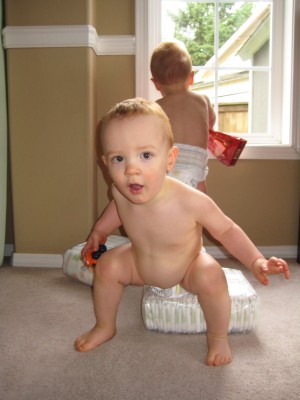 Nic is showing of his belly and his special technique of sitting